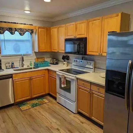 Private One-Bedroom 1 -Directly Across From Beach